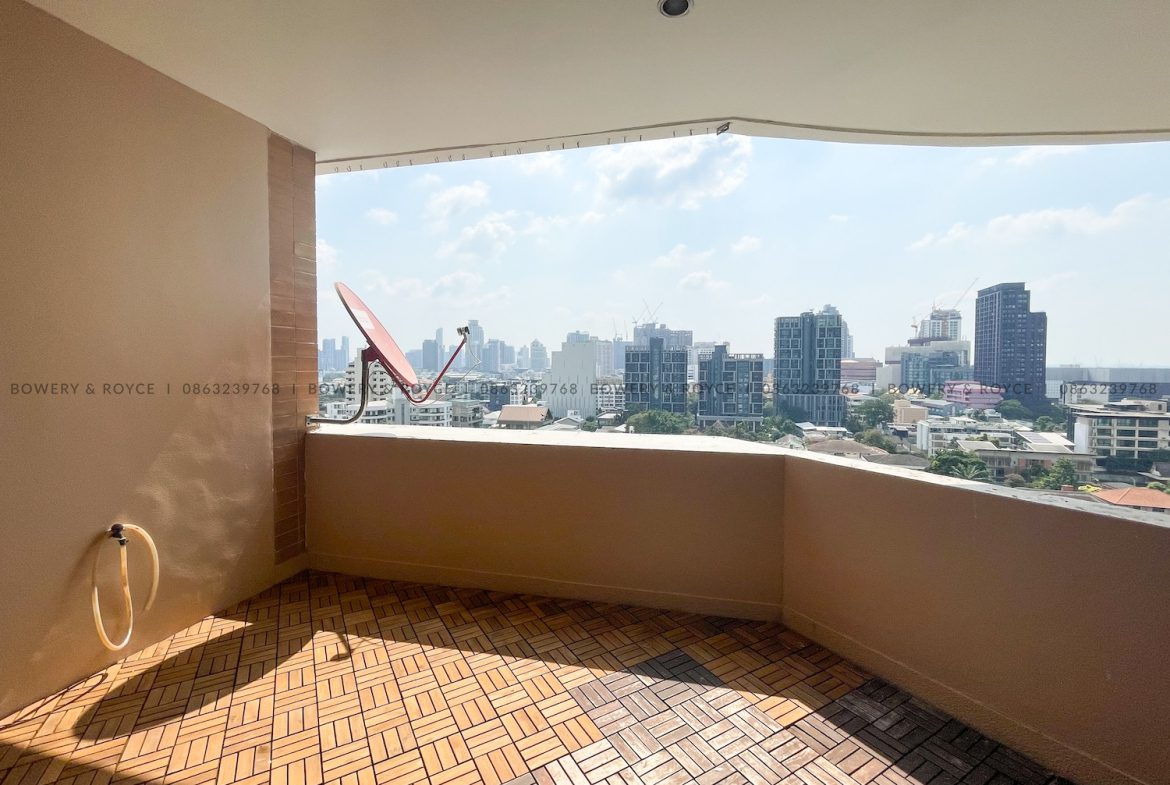 NEST OR INVEST Four Bedroom Duplex Condo for Rent and for Sale in Ekkamai