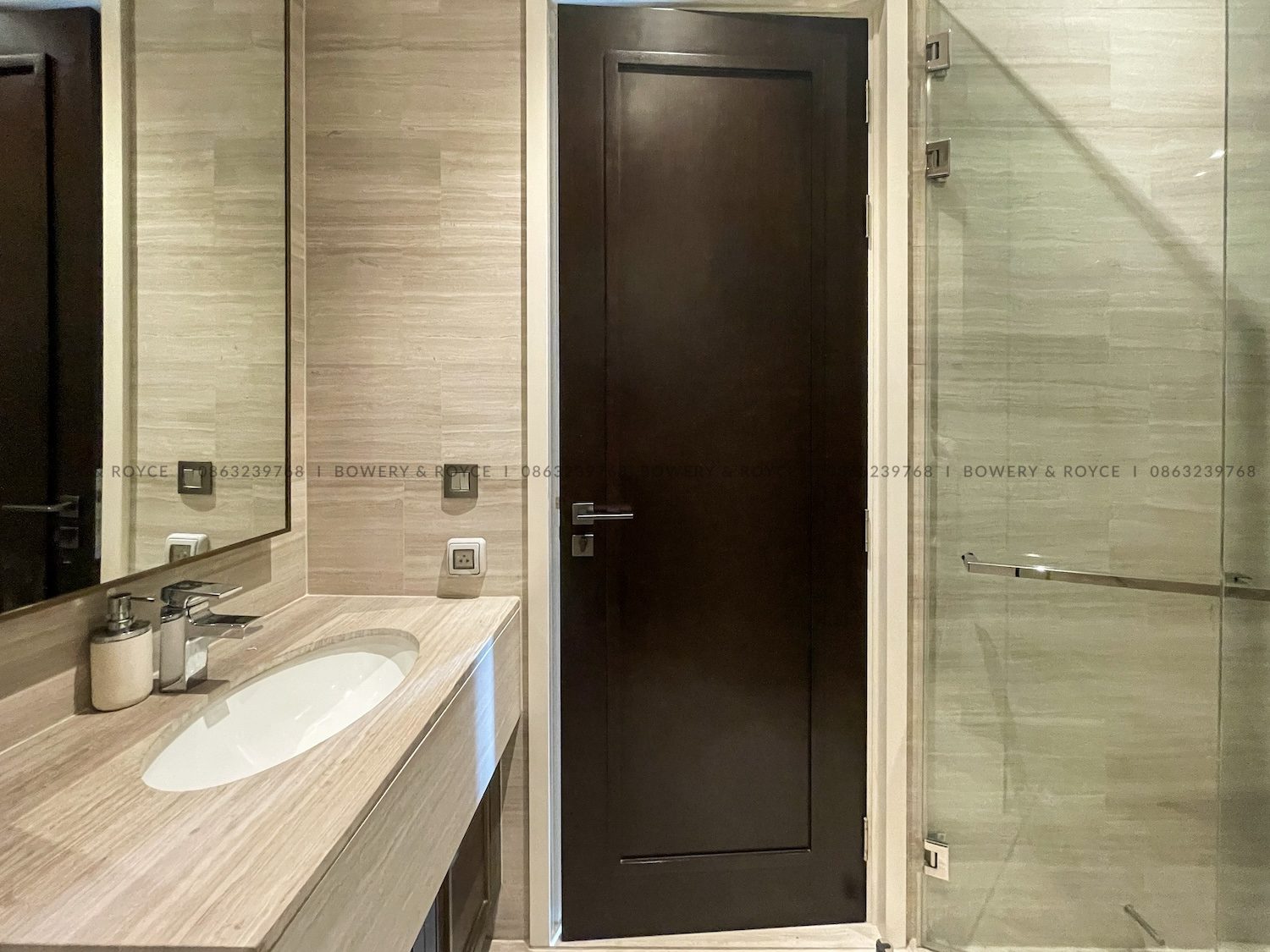 Beautifully Decorated One Bedroom Plus Office Condo for Rent in Phrom Phong