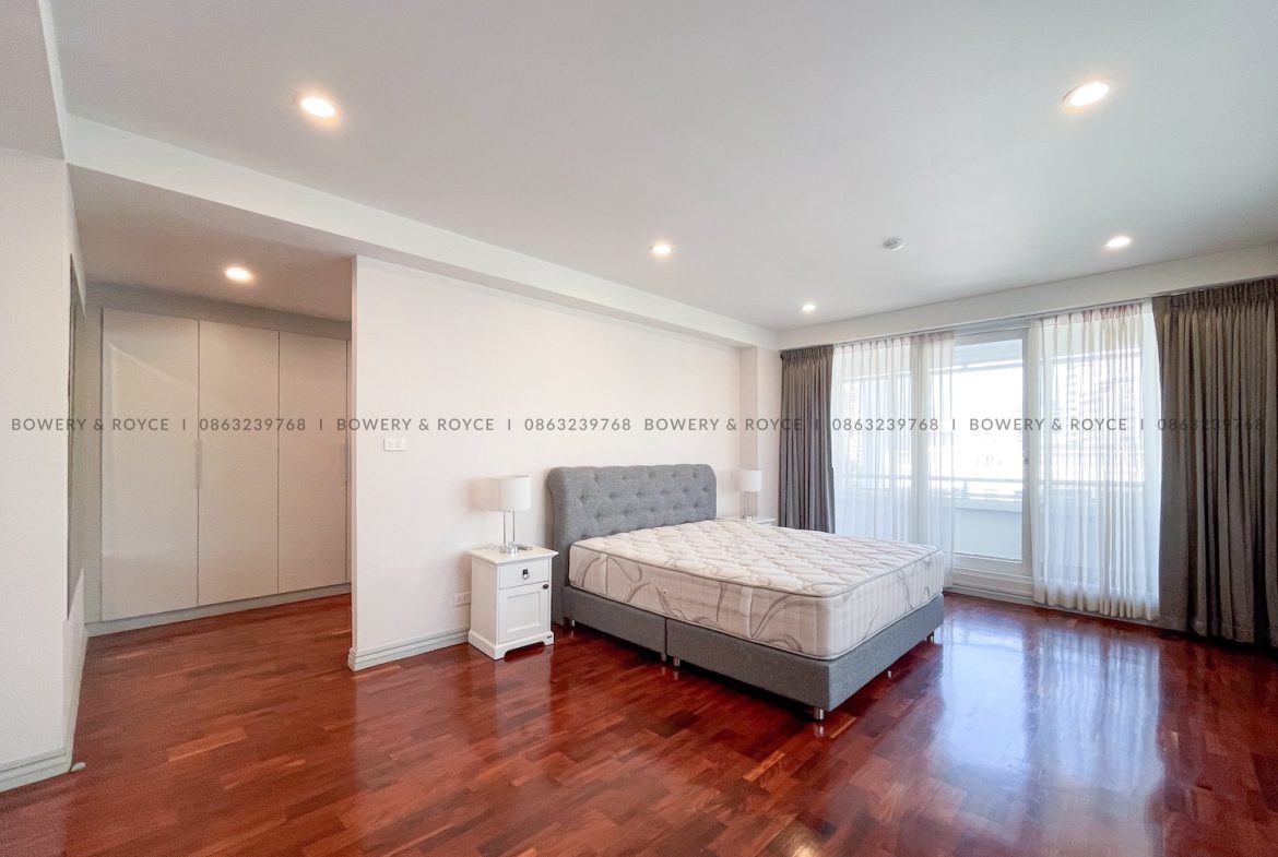 Spacious Four Bedroom Plus Office Pet Friendly Condo for Rent in Thong Lor