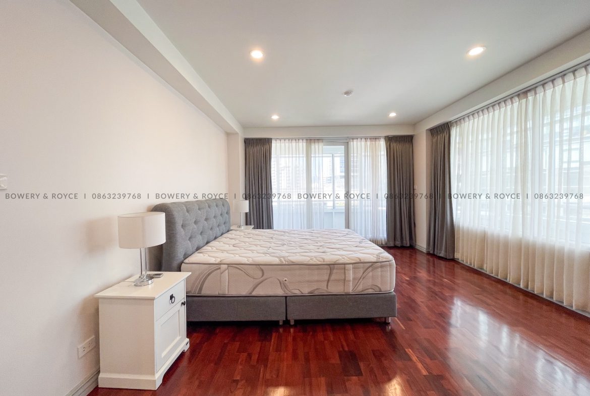 Spacious Four Bedroom Plus Office Pet Friendly Condo for Rent in Thong Lor