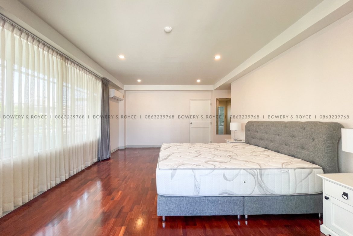 Spacious Four Bedroom Plus Office Pet Friendly Condo for Rent in Thong Lor