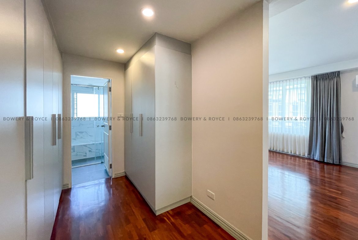 Spacious Four Bedroom Plus Office Pet Friendly Condo for Rent in Thong Lor