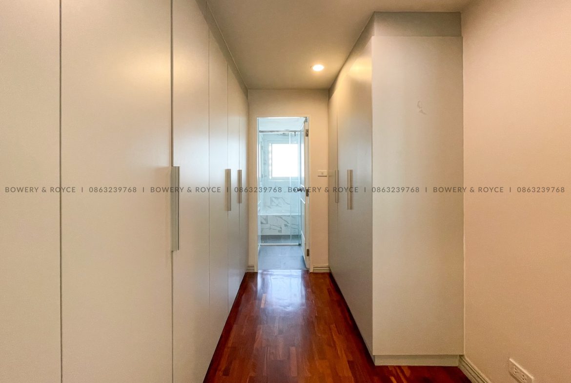 Spacious Four Bedroom Plus Office Pet Friendly Condo for Rent in Thong Lor