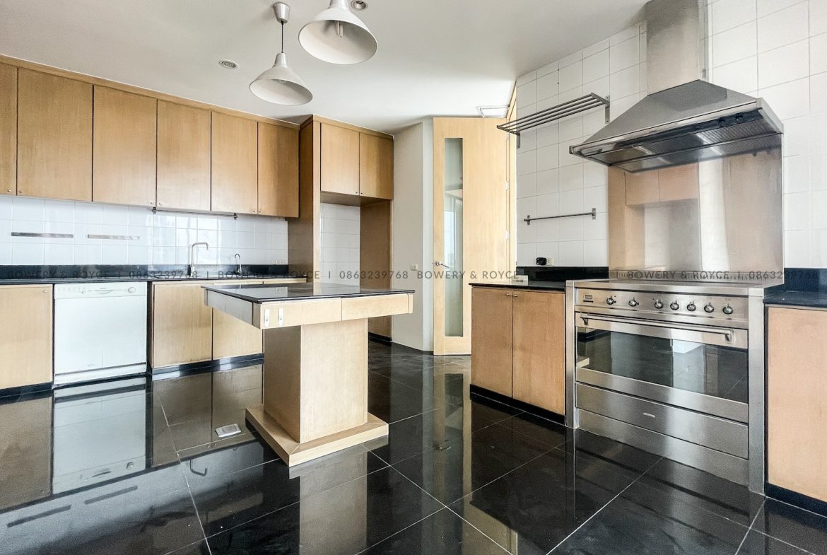 NEST OR INVEST Four Bedroom Duplex Condo for Rent and for Sale in Ekkamai