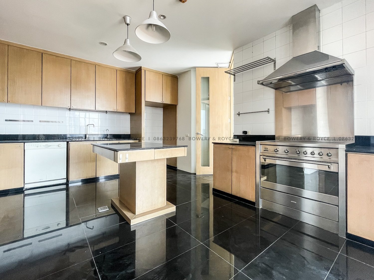 NEST OR INVEST Four Bedroom Duplex Condo for Rent and for Sale in Ekkamai