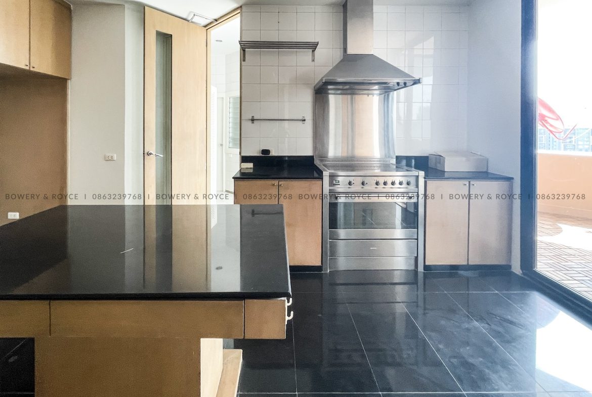 NEST OR INVEST Four Bedroom Duplex Condo for Rent and for Sale in Ekkamai