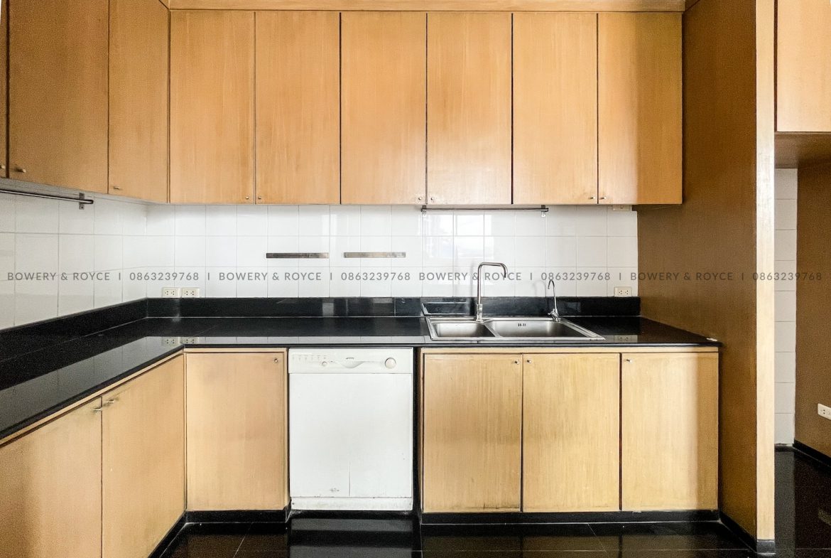 NEST OR INVEST Four Bedroom Duplex Condo for Rent and for Sale in Ekkamai
