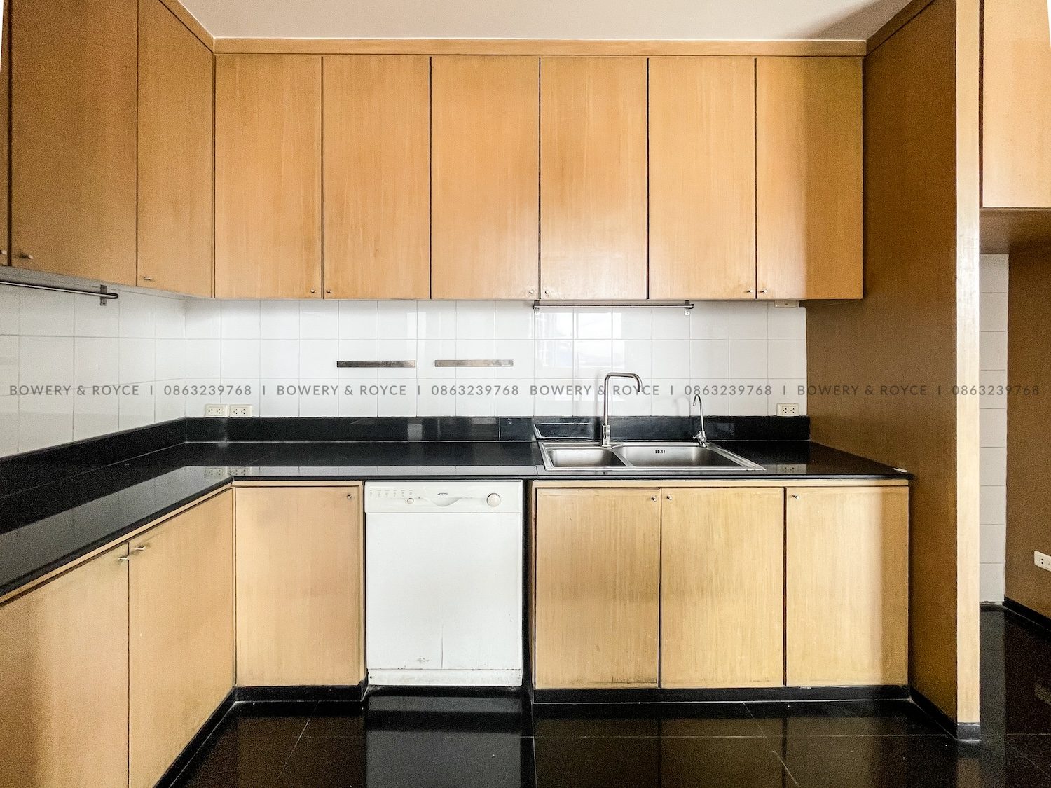 NEST OR INVEST Four Bedroom Duplex Condo for Rent and for Sale in Ekkamai