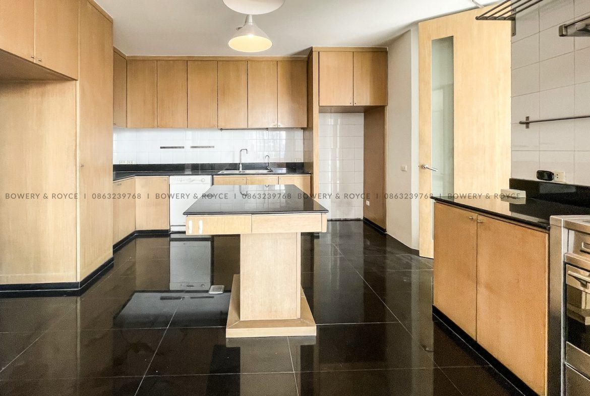 NEST OR INVEST Four Bedroom Duplex Condo for Rent and for Sale in Ekkamai