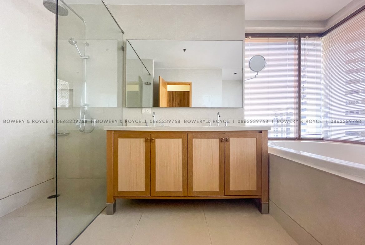 Spacious Three Bedroom Condo for Rent in Phrom Phong by Bowery & Royce
