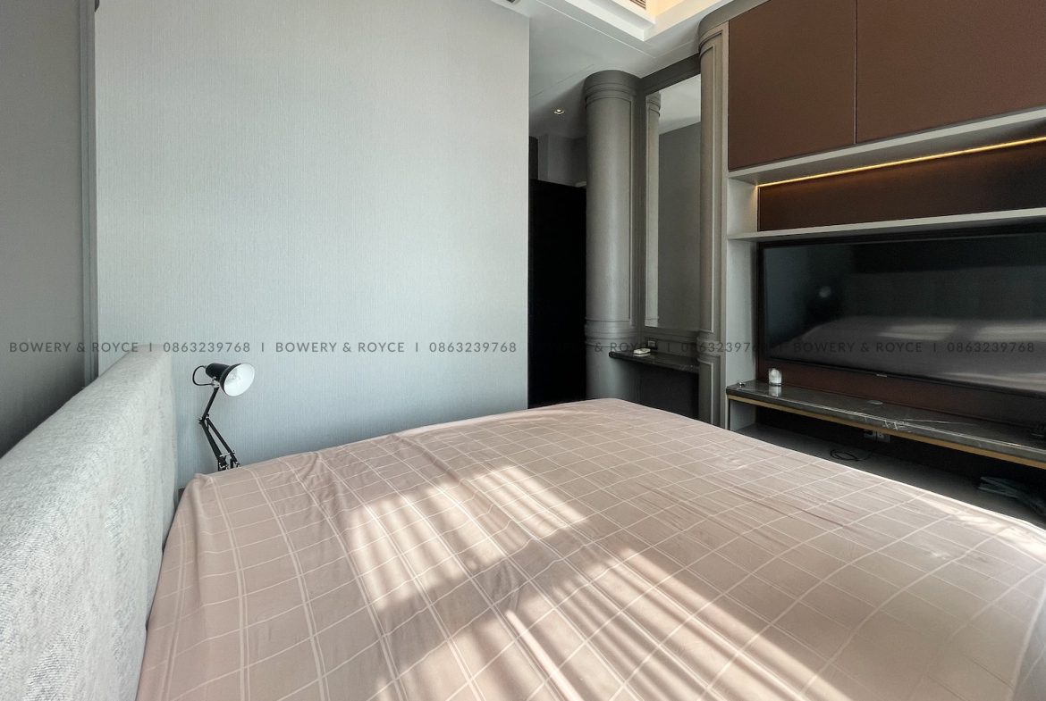 Beautifully Decorated One Bedroom Plus Office Condo for Rent in Phrom Phong