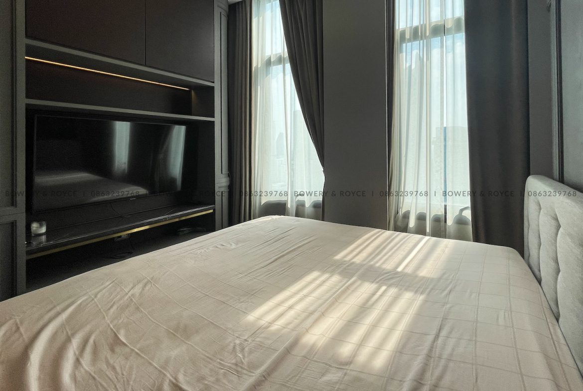 Beautifully Decorated One Bedroom Plus Office Condo for Rent in Phrom Phong