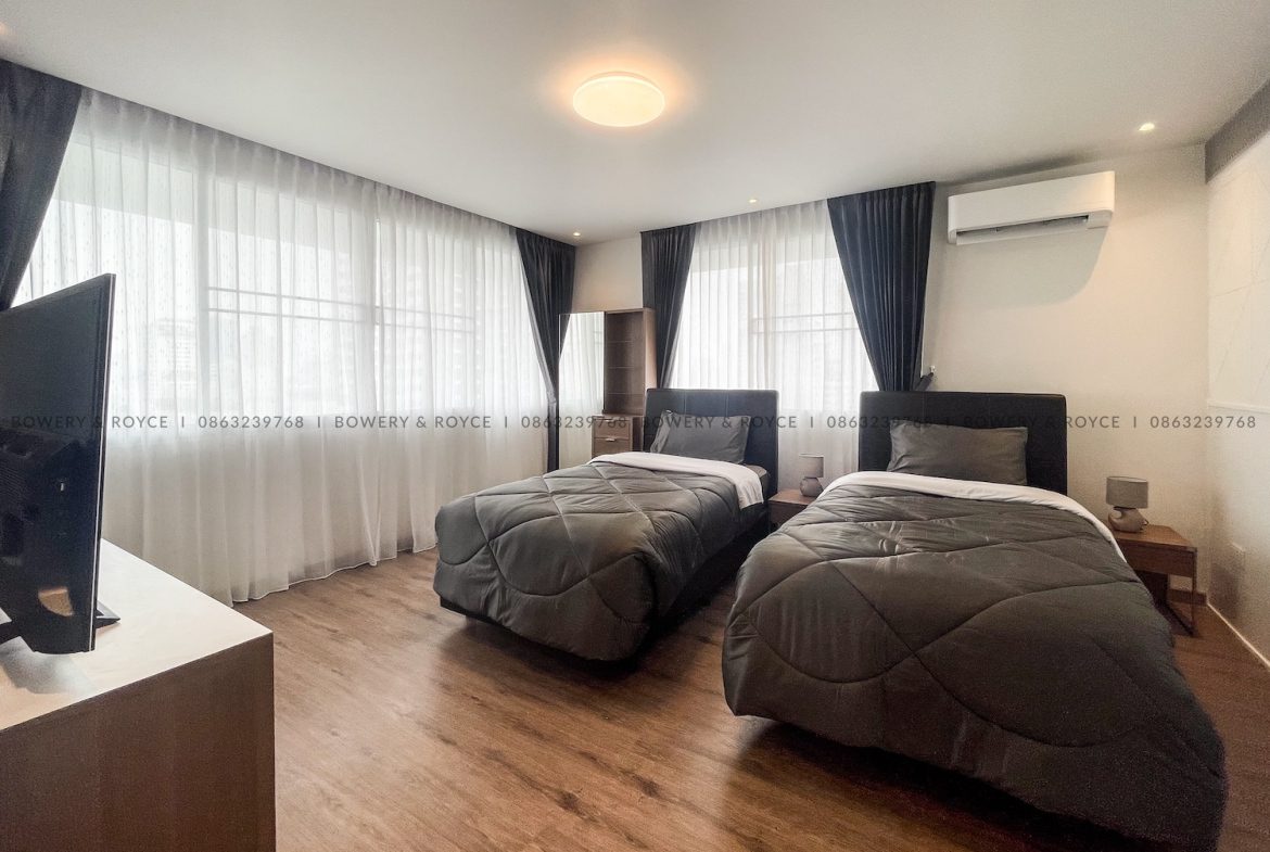Spacious Modern Design Three Bedroom Condo for Rent in Phrom Phong