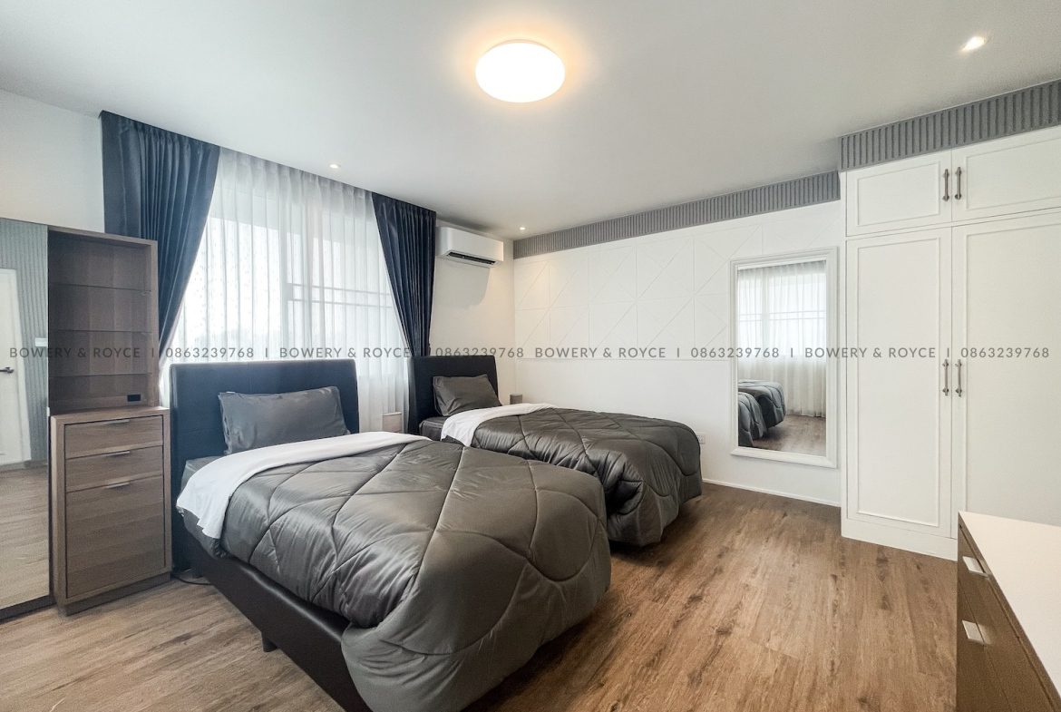 Spacious Modern Design Three Bedroom Condo for Rent in Phrom Phong