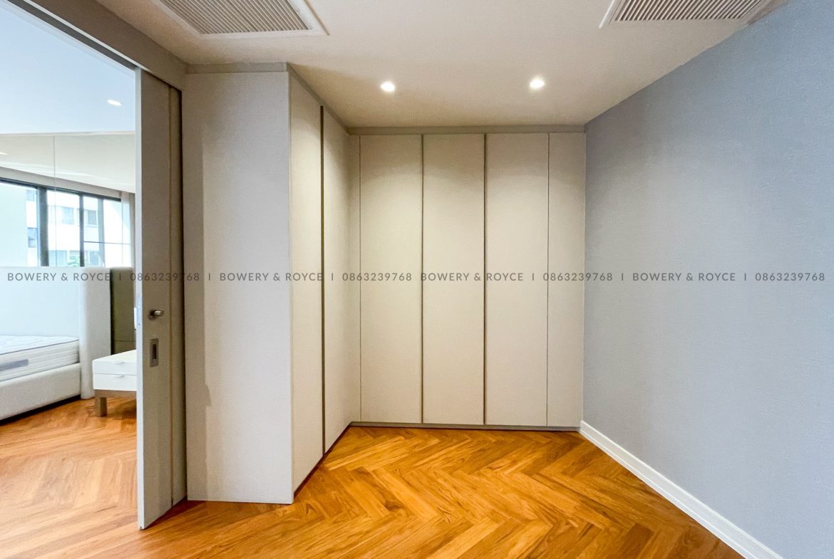 Stunning Three Bedroom Plus Office Pet Friendly Condo for Rent in Thong Lor
