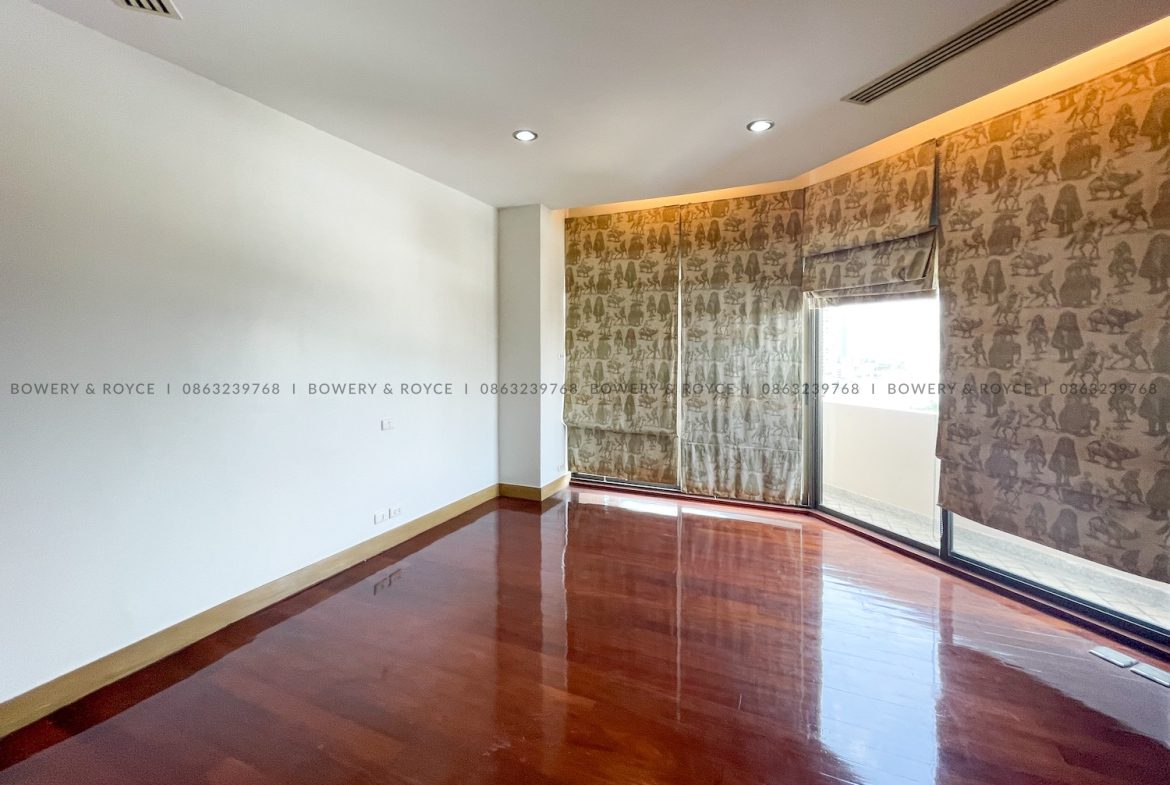 NEST OR INVEST Four Bedroom Duplex Condo for Rent and for Sale in Ekkamai