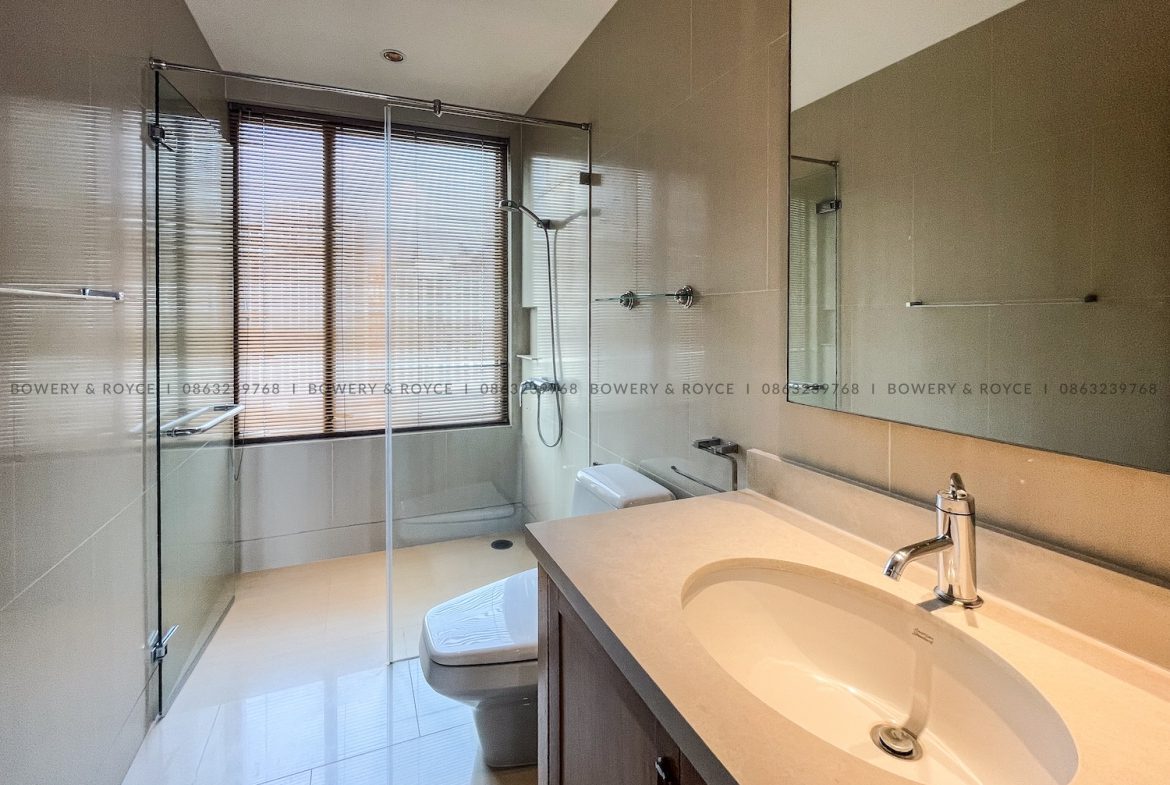 Spacious Three Bedroom Condo for Rent in Phrom Phong by Bowery & Royce