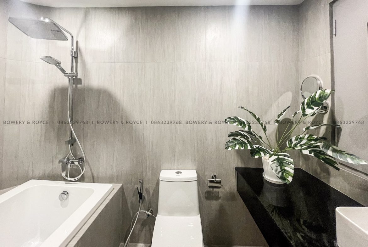 Spacious Modern Design Three Bedroom Condo for Rent in Phrom Phong