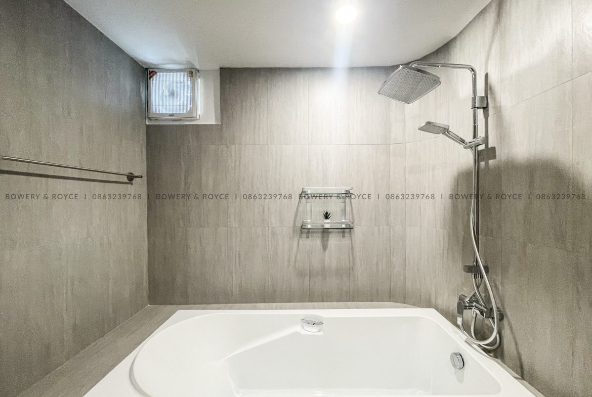 Spacious Modern Design Three Bedroom Condo for Rent in Phrom Phong