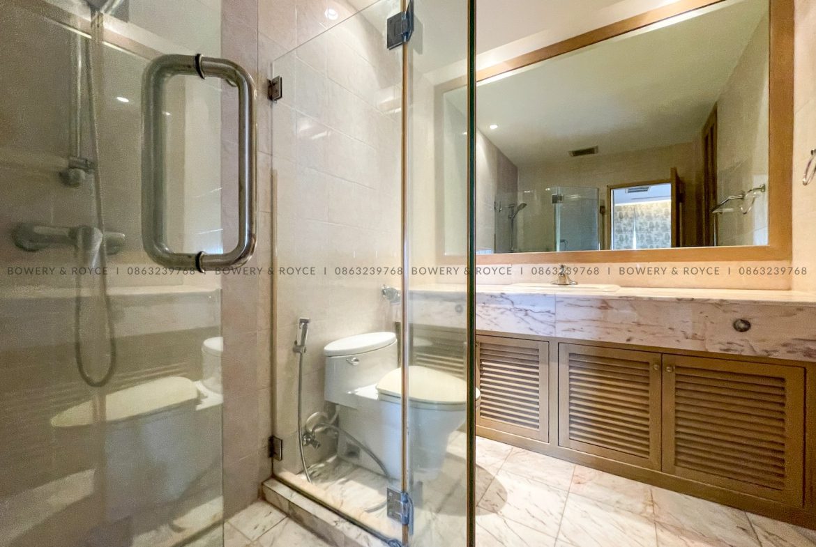 NEST OR INVEST Four Bedroom Duplex Condo for Rent and for Sale in Ekkamai