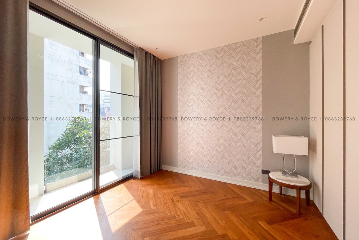 Stunning Three Bedroom Plus Office Pet Friendly Condo for Rent in Thong Lor