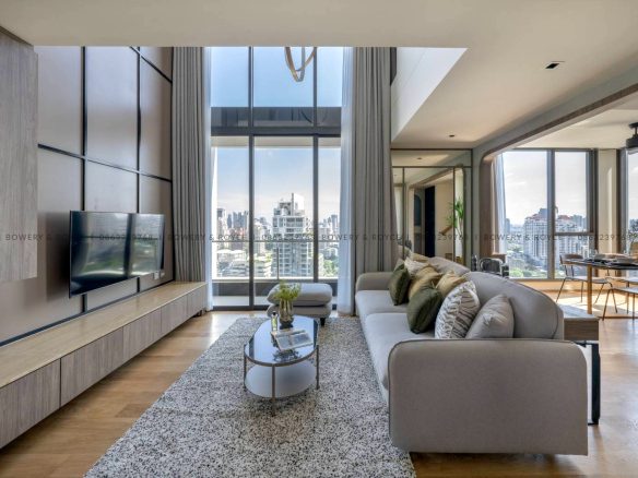 Beautiful Large One Bedroom Condo for Sale in Thong Lor