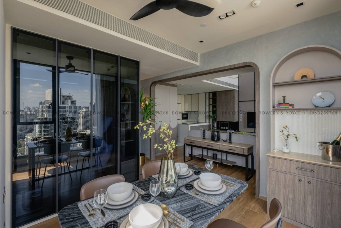 Beautiful Large One Bedroom Condo for Sale in Thong Lor