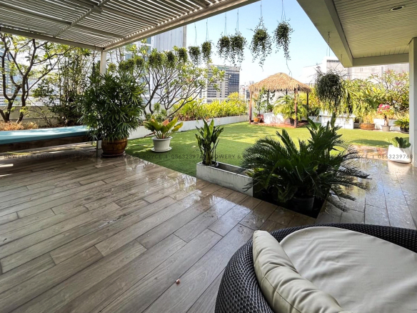 Extra Large Two Bedroom Pet Friendly Condo for Rent in Phrom Phong, 600 SQM.-Bowery & Royce