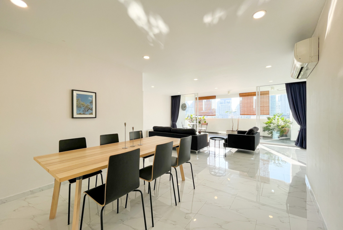 Beautifully Renovated Two Bedroom Condo for Sale in Phrom Phong