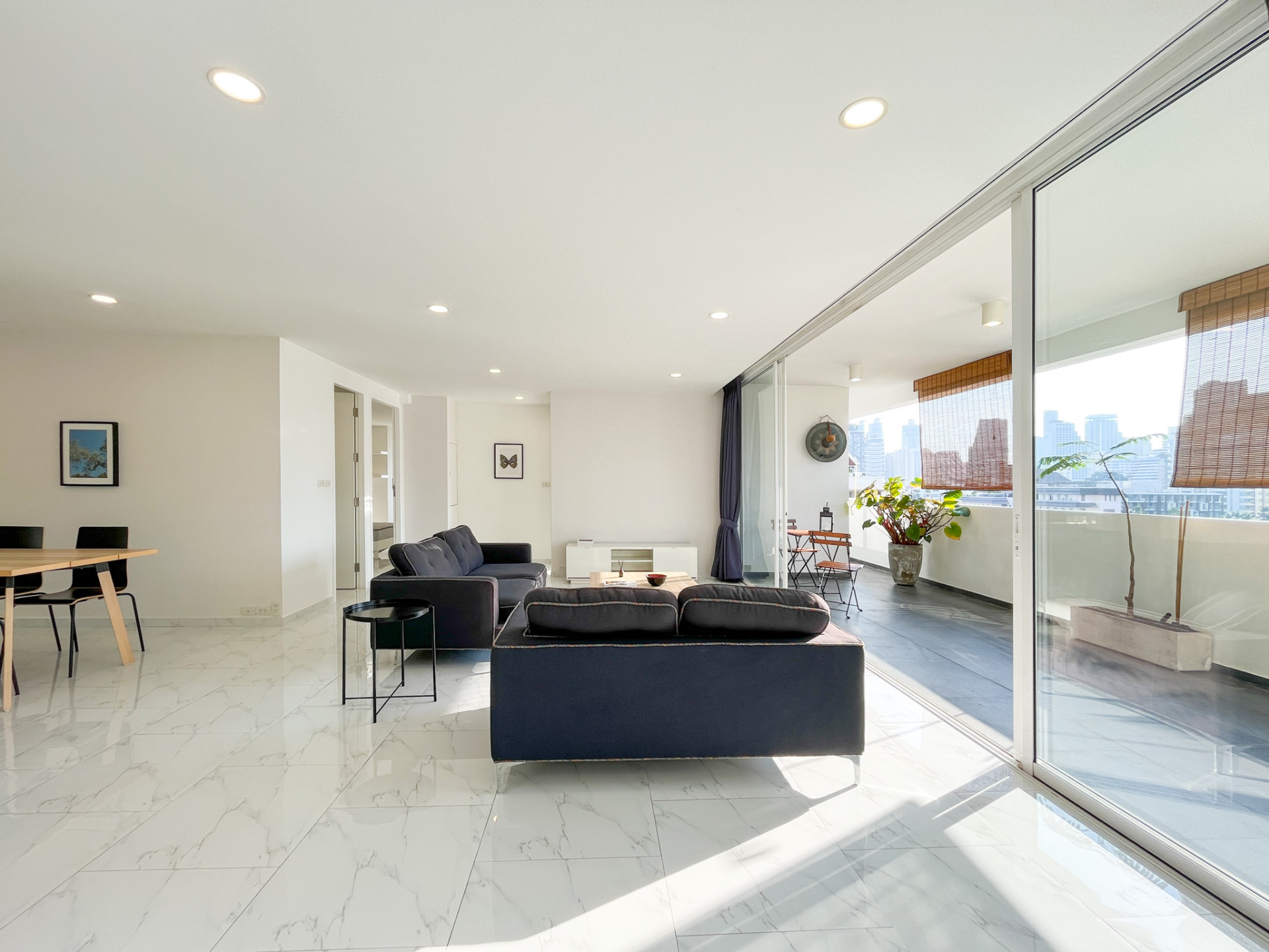 Beautifully Renovated Two Bedroom Condo for Sale in Phrom Phong