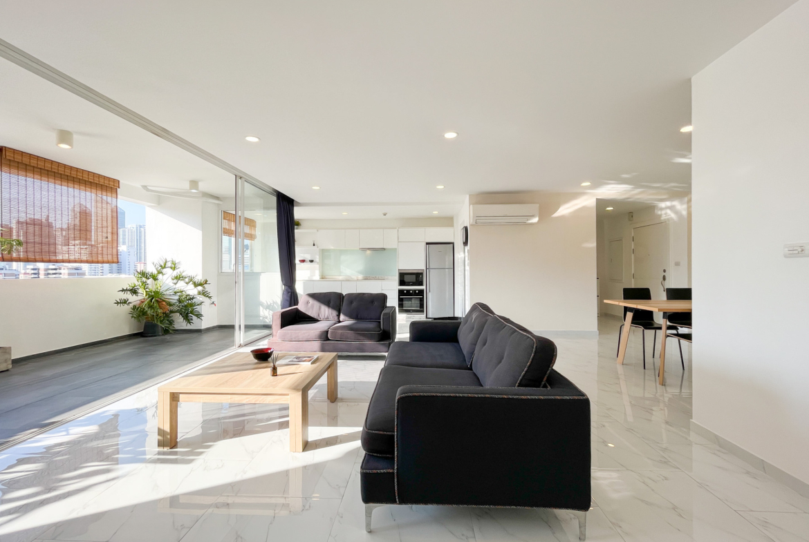 Beautifully Renovated Two Bedroom Condo for Sale in Phrom Phong