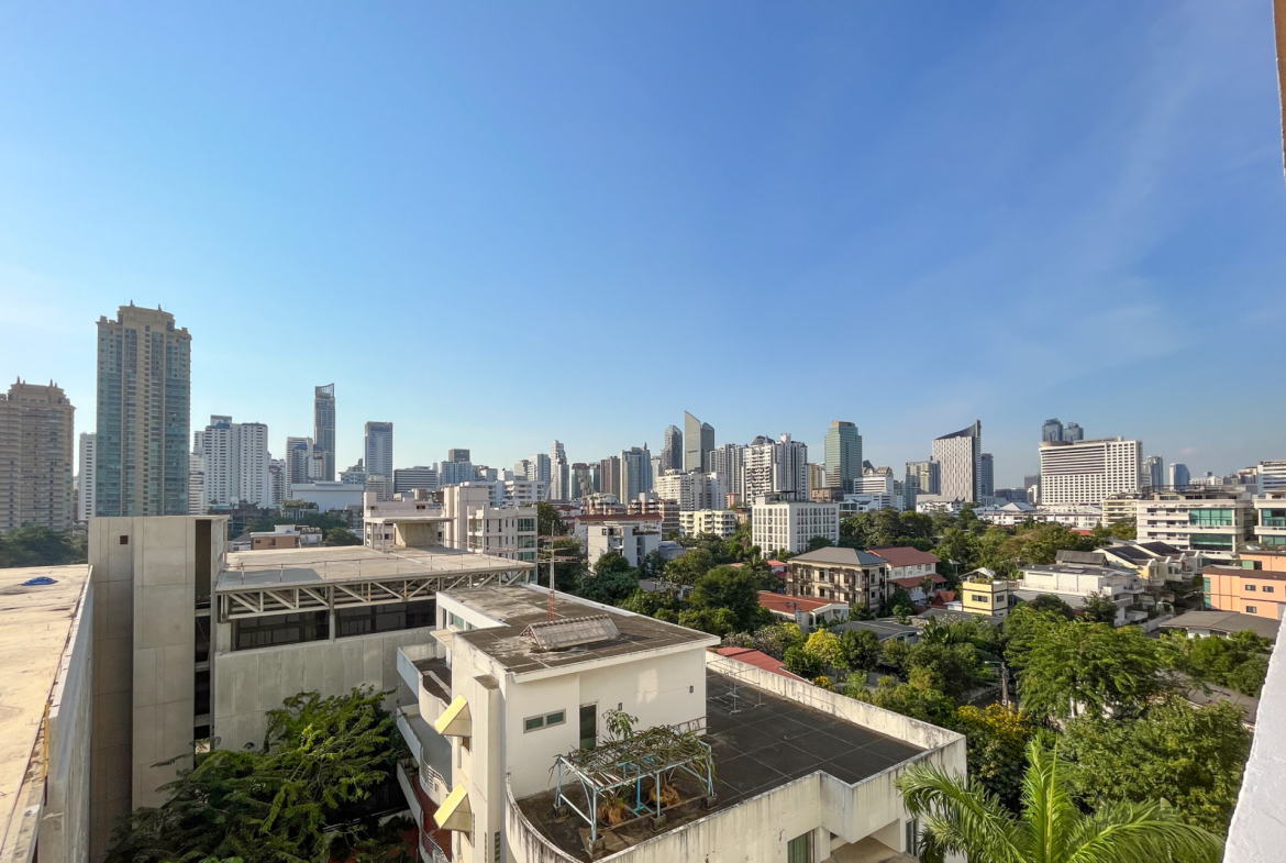 Beautifully Renovated Two Bedroom Condo for Sale in Phrom Phong