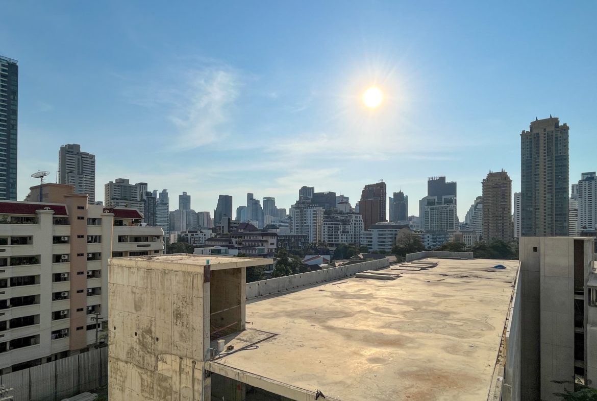 Beautifully Renovated Two Bedroom Condo for Sale in Phrom Phong