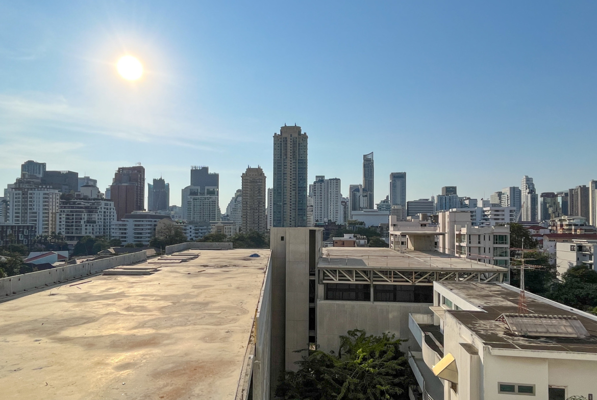 Beautifully Renovated Two Bedroom Condo for Sale in Phrom Phong