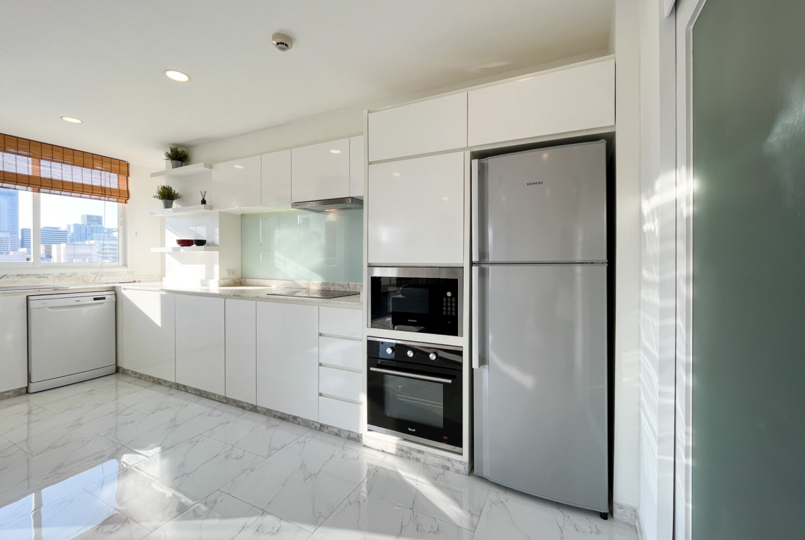 Beautifully Renovated Two Bedroom Condo for Sale in Phrom Phong