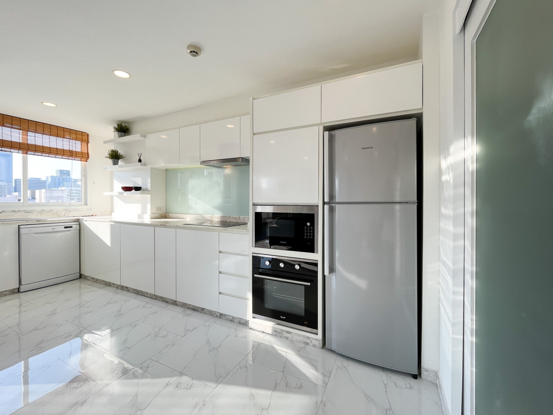 Beautifully Renovated Two Bedroom Condo for Sale in Phrom Phong