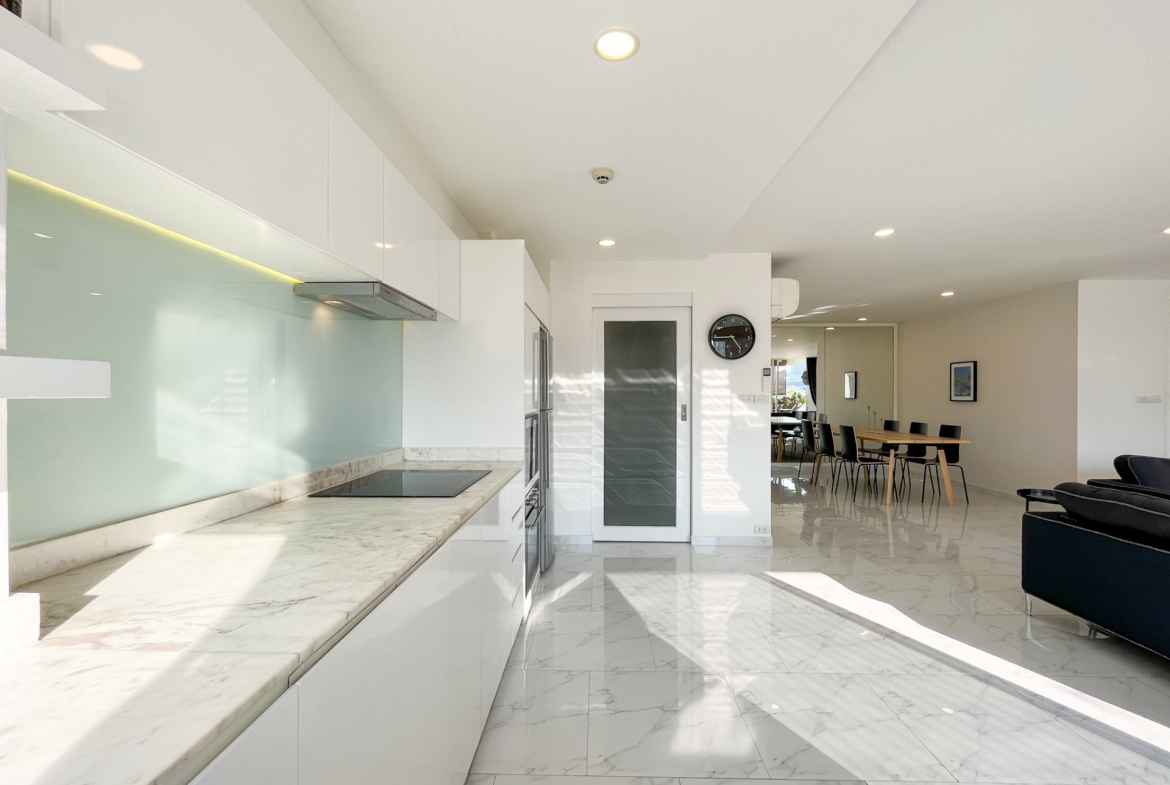 Beautifully Renovated Two Bedroom Condo for Sale in Phrom Phong