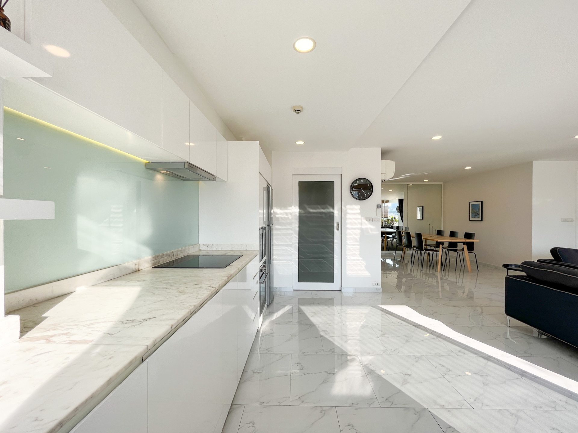 Beautifully Renovated Two Bedroom Condo for Sale in Phrom Phong