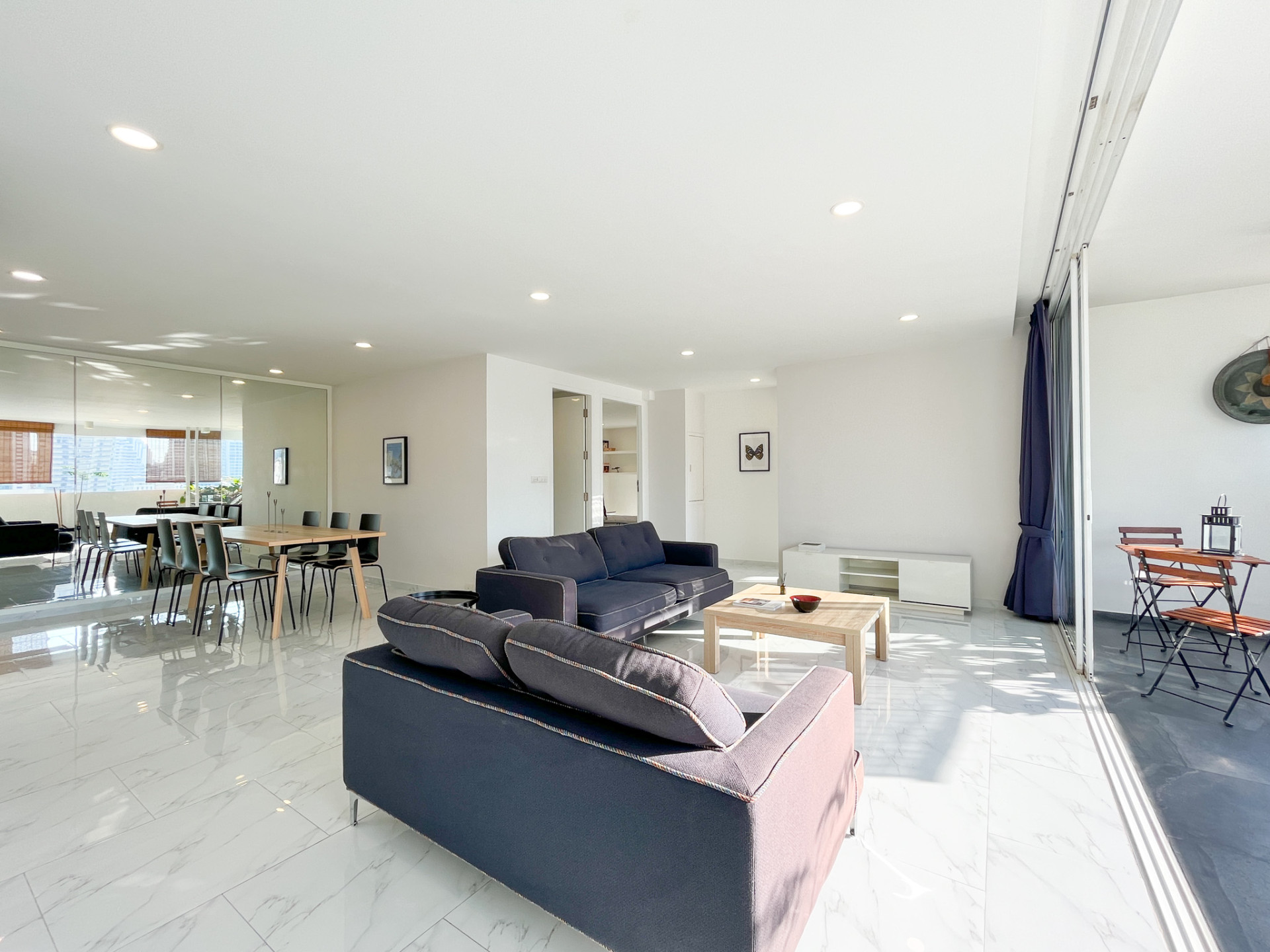 Beautifully Renovated Two Bedroom Condo for Sale in Phrom Phong