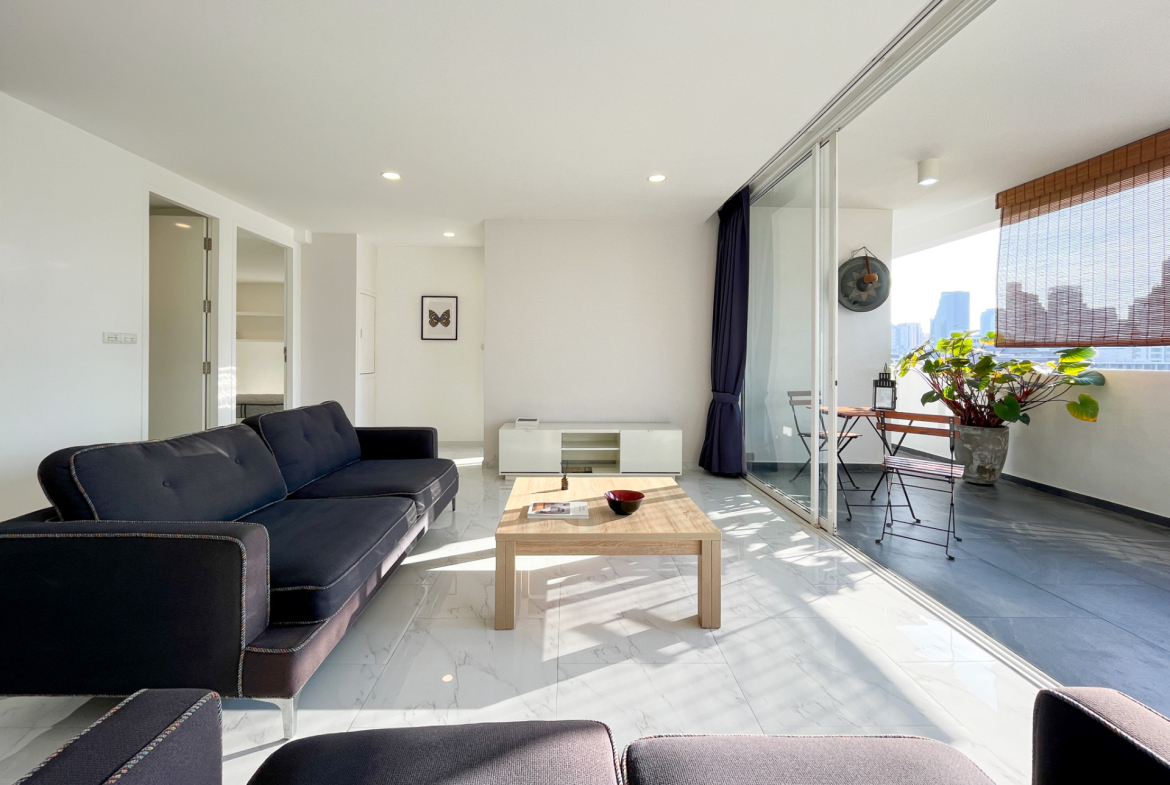 Beautifully Renovated Two Bedroom Condo for Sale in Phrom Phong