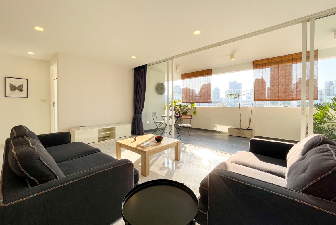 Beautifully Renovated Two Bedroom Condo for Sale in Phrom Phong