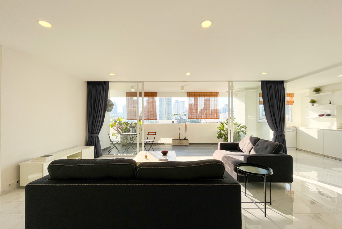 Beautifully Renovated Two Bedroom Condo for Sale in Phrom Phong