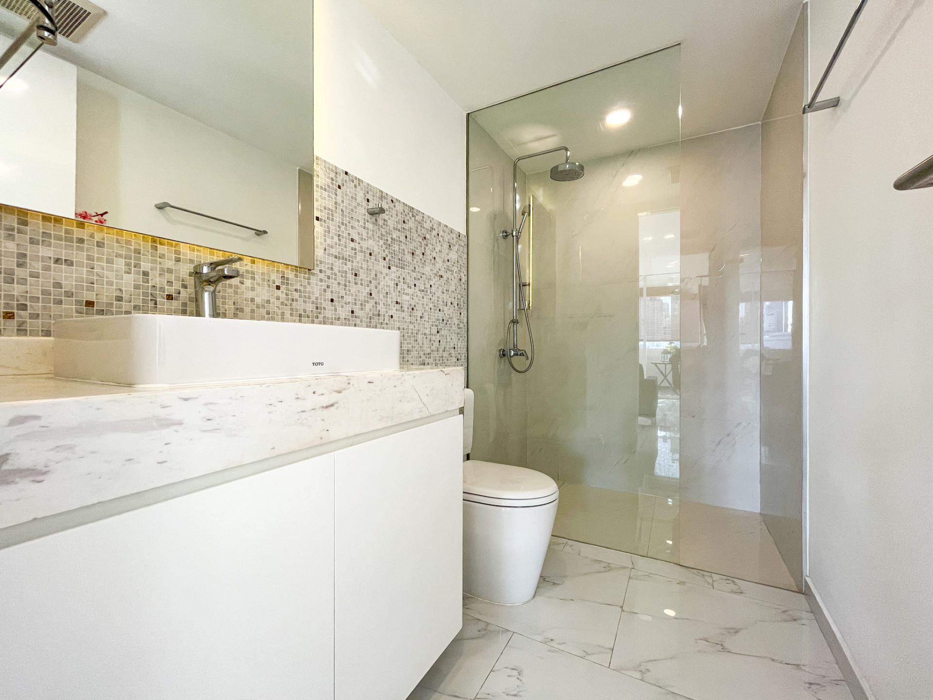 Beautifully Renovated Two Bedroom Condo for Sale in Phrom Phong