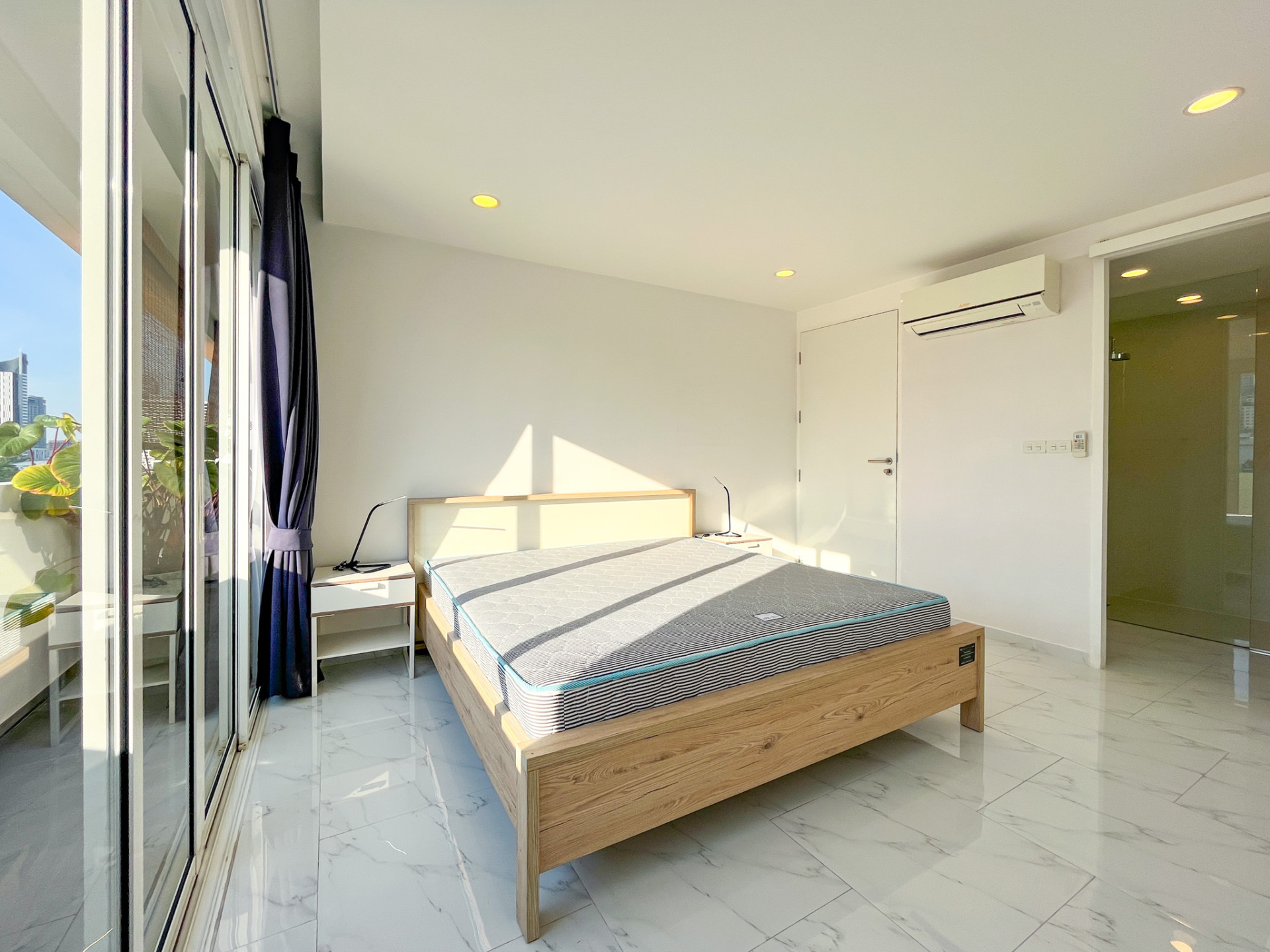 Beautifully Renovated Two Bedroom Condo for Sale in Phrom Phong