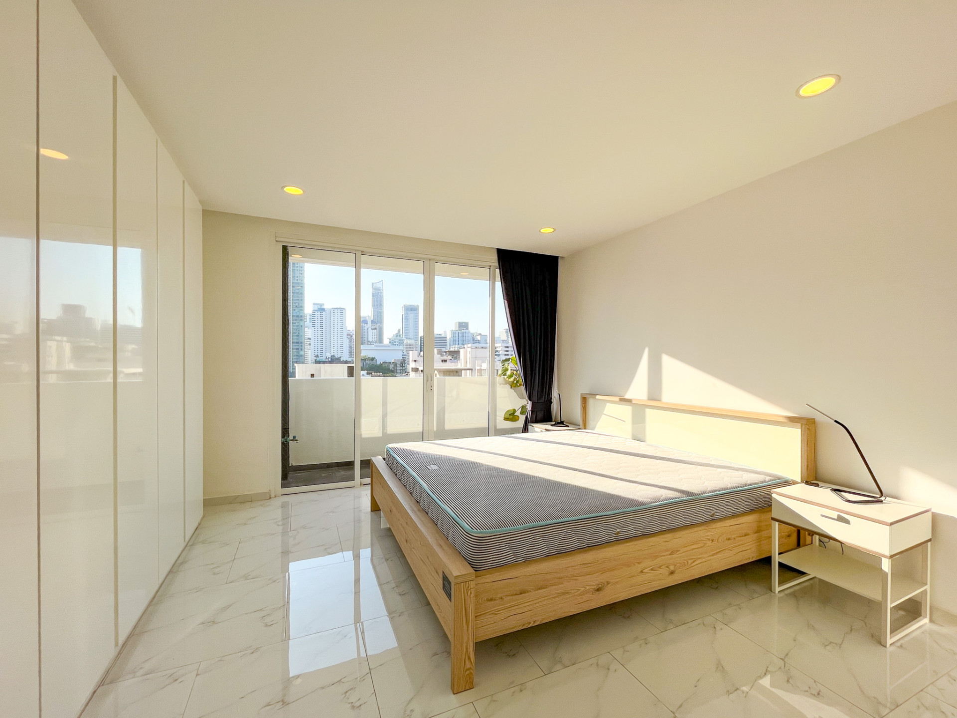 Beautifully Renovated Two Bedroom Condo for Sale in Phrom Phong