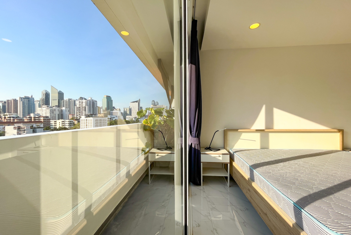 Beautifully Renovated Two Bedroom Condo for Sale in Phrom Phong