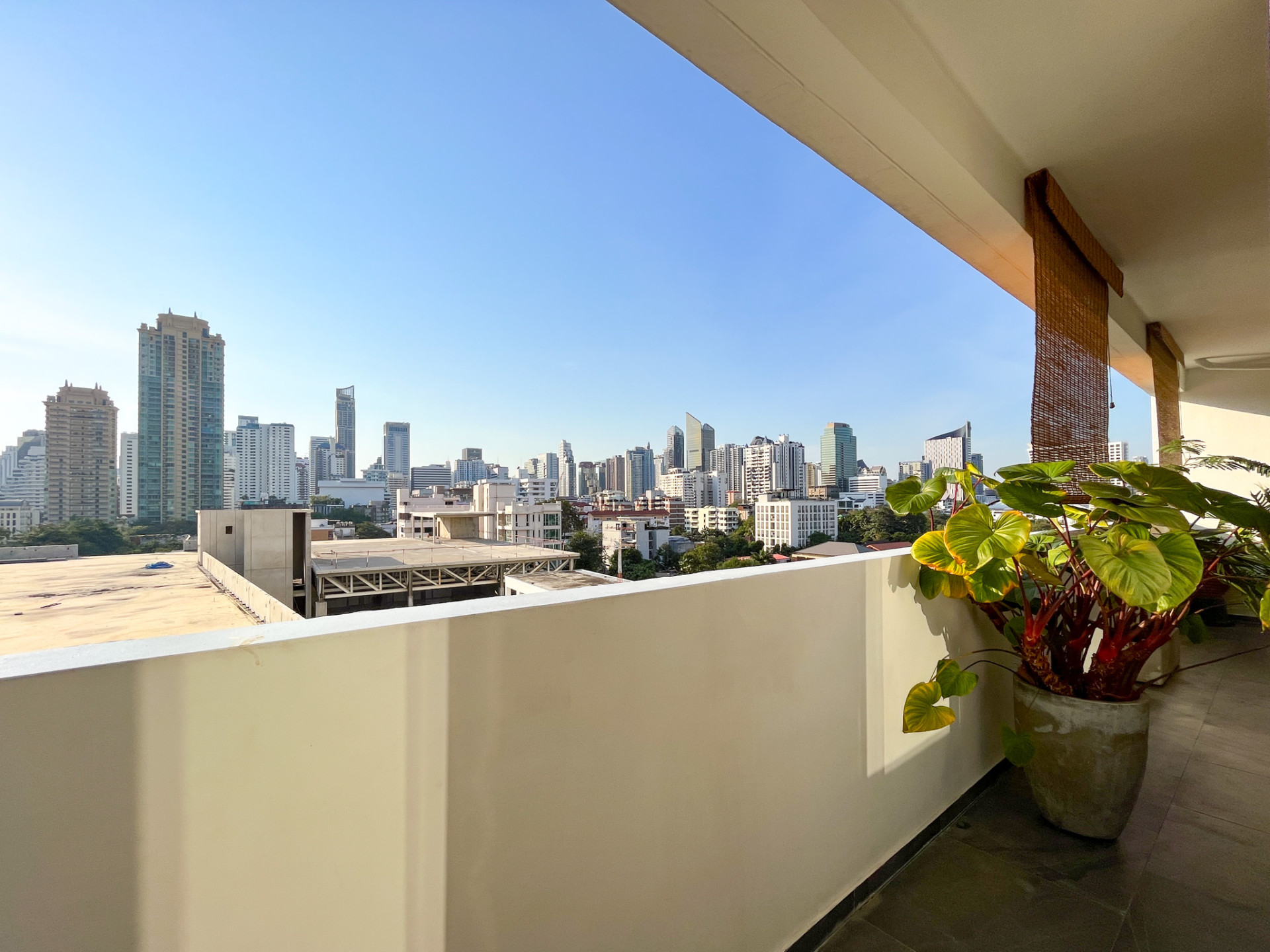 Beautifully Renovated Two Bedroom Condo for Sale in Phrom Phong