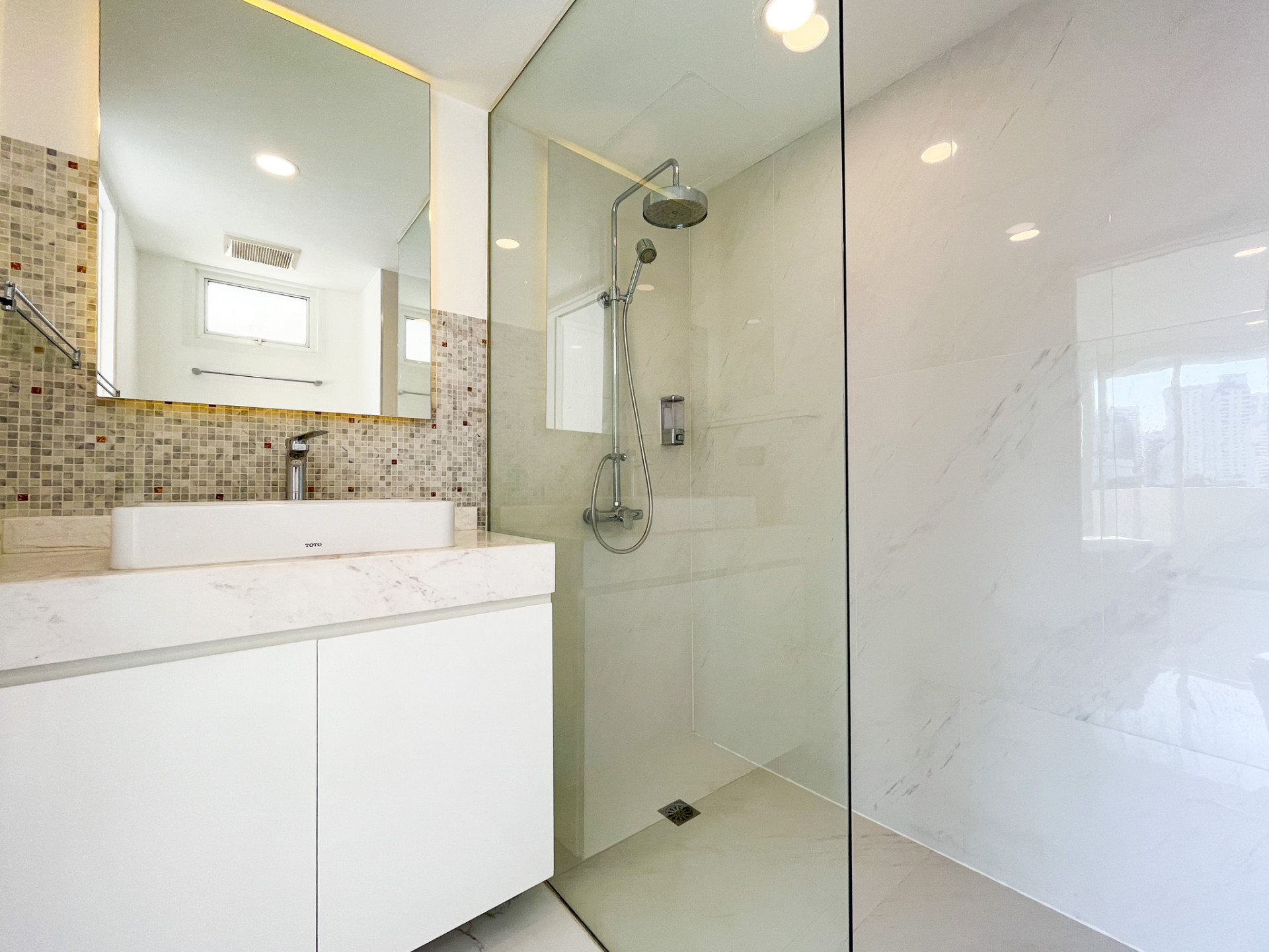 Beautifully Renovated Two Bedroom Condo for Sale in Phrom Phong