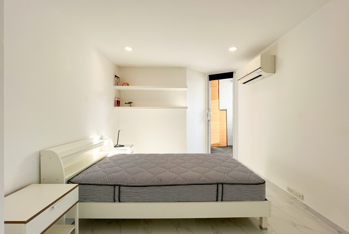 Beautifully Renovated Two Bedroom Condo for Sale in Phrom Phong