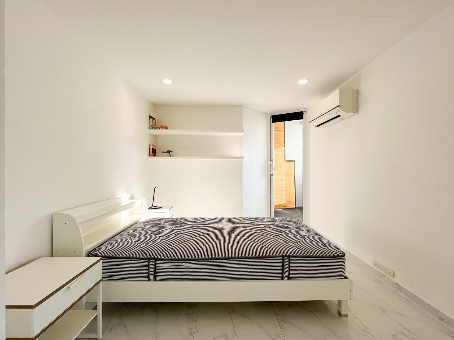 Beautifully Renovated Two Bedroom Condo for Sale in Phrom Phong